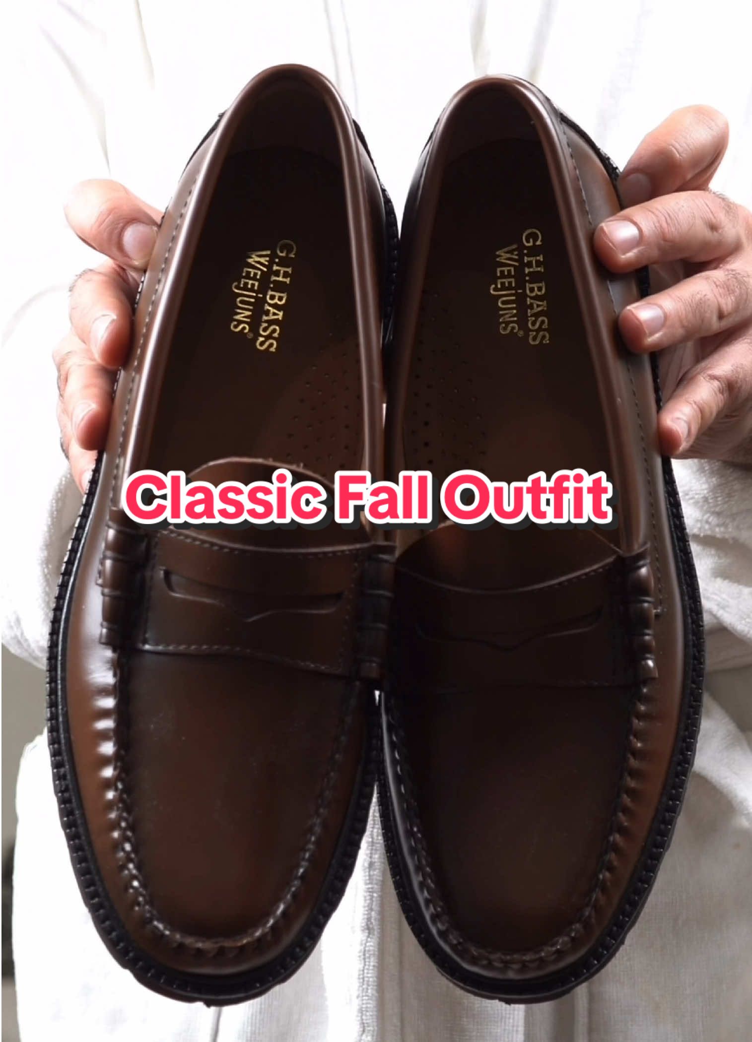 GRWM🕶️Classic men’s outfit: White tee, cuffed jeans, loafers and a sweater over the shoulders. Timeless, smart casual style for everyday. #menstyle #mensfashion #fashiontiktok #mensfashiontips 