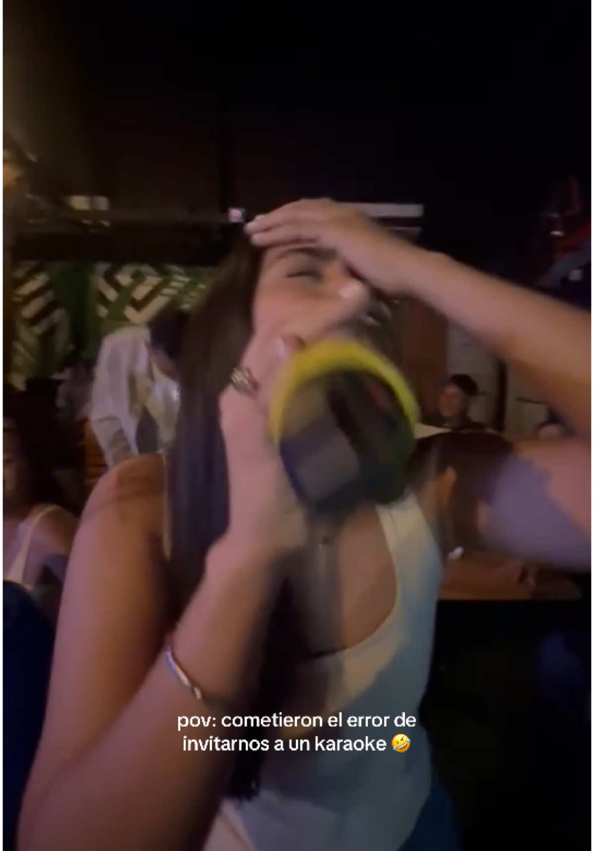 Grave error 🤣🤣 @Nayla Khan G.  #karaoke #fyp #canto #amigos 