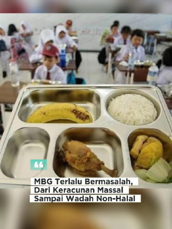 Keracunan Hingga Lemak Babi, Puan Desak Evaluasi Total MBG Program Makan Bergizi Gratis (MBG) masih menuai masalah. Mulai insiden keracunan hingga temuan lemak babi pada food tray atau ompreng (wadah makan). Kondisi itu langsung direspons Ketua DPR Puan Maharani. “Jadi memang evaluasinya itu harus dilakukan secara total, jadi jangan saling menyalahkan, tapi kita evaluasi bersama sehingga jangan terulang kembali,” kata Puan kepada wartawan di Komplek Parlemen, Senayan, Jakarta, pada Selasa 23 September 2025.  Baca berita selengkapnya di https://www.rmollampung.id/keracunan-hingga-lemak-babi-puan-desak-evaluasi-total-mbg #lampung #mbg #prabowo