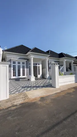Rumah clasic modern Jln Danau Sentarum - Petani Pontianak (Hanya 15 meter dari jalan petani)  - Tipe 80 - Kwalitas Bangunan Premium   Bonus  —————————— - Pagar Keliling - Pagar Besi Dorong - Carport 6 meter - Taman  - Pintu Geser Samping - Lampu LED & Skyligt - Lampu Gantung Ruang Tamu - Kaca bevel Ruang Tamu - Moulding Ruang Tamu - Closed Duduk - Shower - Wastafel - Kitchen Set   Spesifikasi  —————————— - Tipe 80 - Luas Tanah 7,5 x 20 meter - Tiga Kamar Tidur - Dua Kamar Mandi - Flafond Bermotif - Wastafel - Air PDAM Lancar Jaya - Lantai Granite 60 x 60  - Rangka Baja Ringan - Pintu Jendela Kayu Bengkirai Harga Promo Rp. 630.000.000, Boking Tanda Jadi Rp. 10.000.000, Kpr DP 20% Dari Harga NB ; Kpr Bank Mengikuti Ketentuan Bank Cash Tempo dan Cash Keras Dapat Harga Spesial WA : 0858-0621-4267 #rumahmakanpontianak #rumahpontianak #carirumahpontianak #perumahanpontianak 