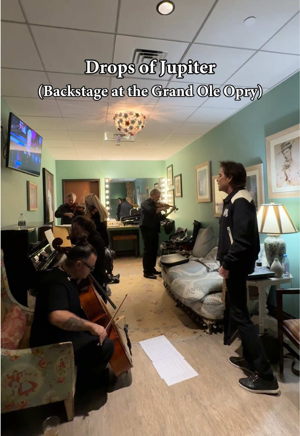Drops of Jupiter with strings is nothing short of magical 🎻 Thank you @Grand Ole Opry for letting us live out a lifelong dream!
