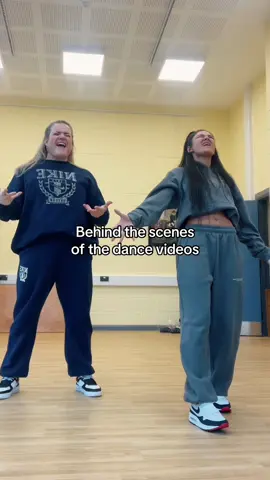 Never a serious moment with us @Annie Farrant-Davis #dancers #dancersoftiktok #behindthescene 