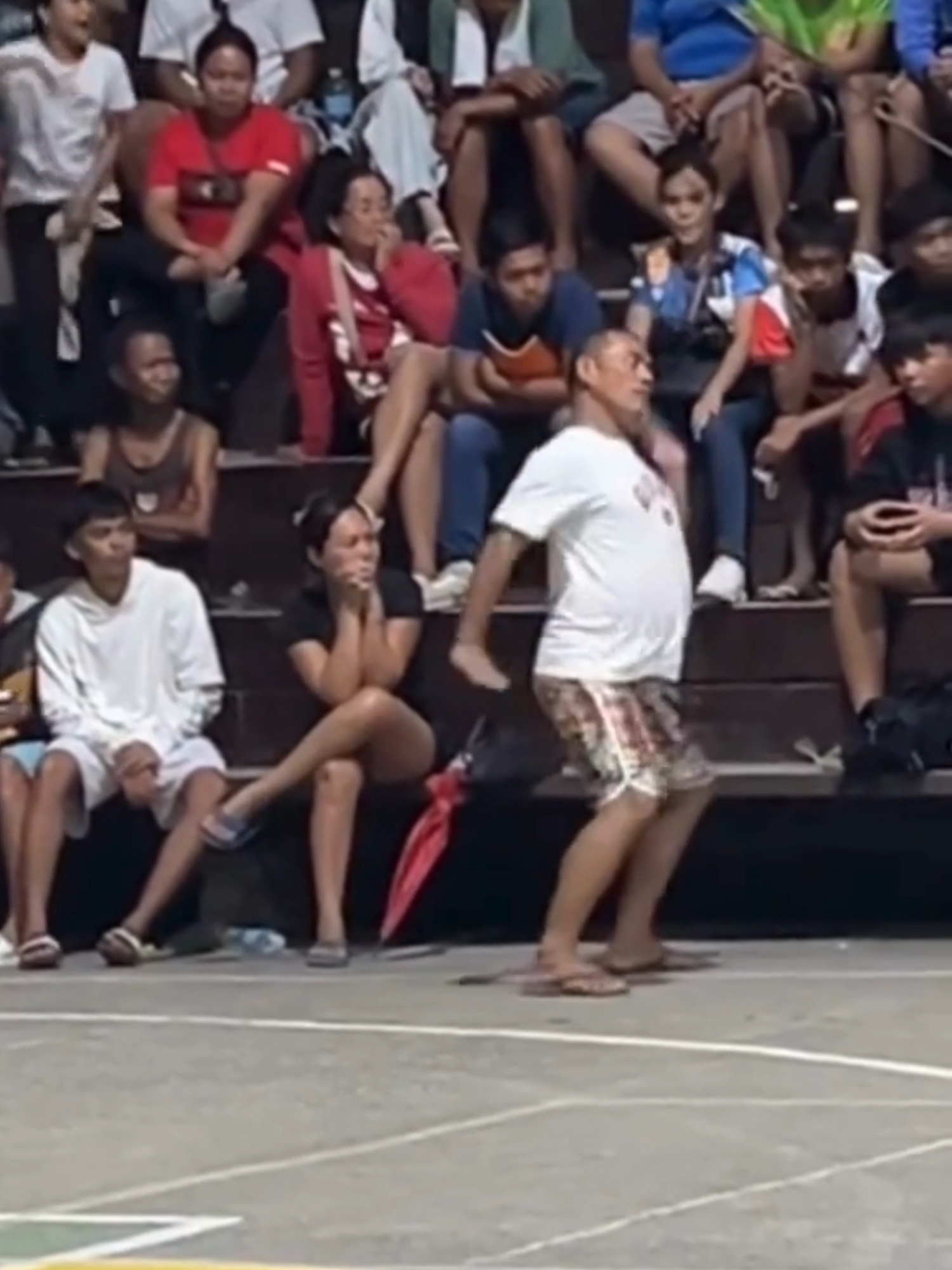 #MSSnackable | KANINONG TATAY 'TO!?  Someone's Dad can definitely throw down. 🤣🤣🤣 #fyp #foryou #foryoupage #viral #viralvideo #trendingnow #tiktoktrend #tiktokviral #funnytiktok #trendingvideo #laughtripph #pinoyfunny #comedyph #nakakatawa #relatemuch #kalatcontent #basketballph #courtchronicles #barangaybasketball #basketballtok #dancetok #funnyvideos #pinoyhumor #sabawmoments #unexpectedmoments #comedyclip #epiclaughs #memeph #tiktokph #duetthis #dancechallenge #trendingtiktok #trendingreels