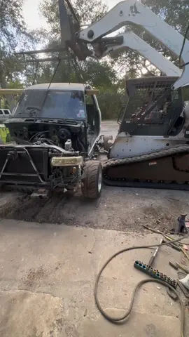 Pulled the cab off the Silverado #silverado #singlecab #shortbed #chevy #tropicalglitz 
