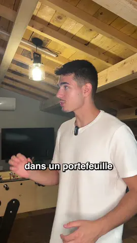 Tu savais ça ? Si tu investis 400 € par mois dans un ETF capitalisant (qui réinvestit automatiquement les dividendes) avec un rendement moyen de 8 %/an… -> Au bout de 30 ans, tu auras environ 646 000 € 🤯 Et le plus fou, c’est que : - Tu n’auras versé que 144 000 € de ta poche - Le reste (+500 000 €) vient uniquement de la magie des intérêts composés 🪄📈.               #etf #bourse #finance #investissement #interetscomposes 