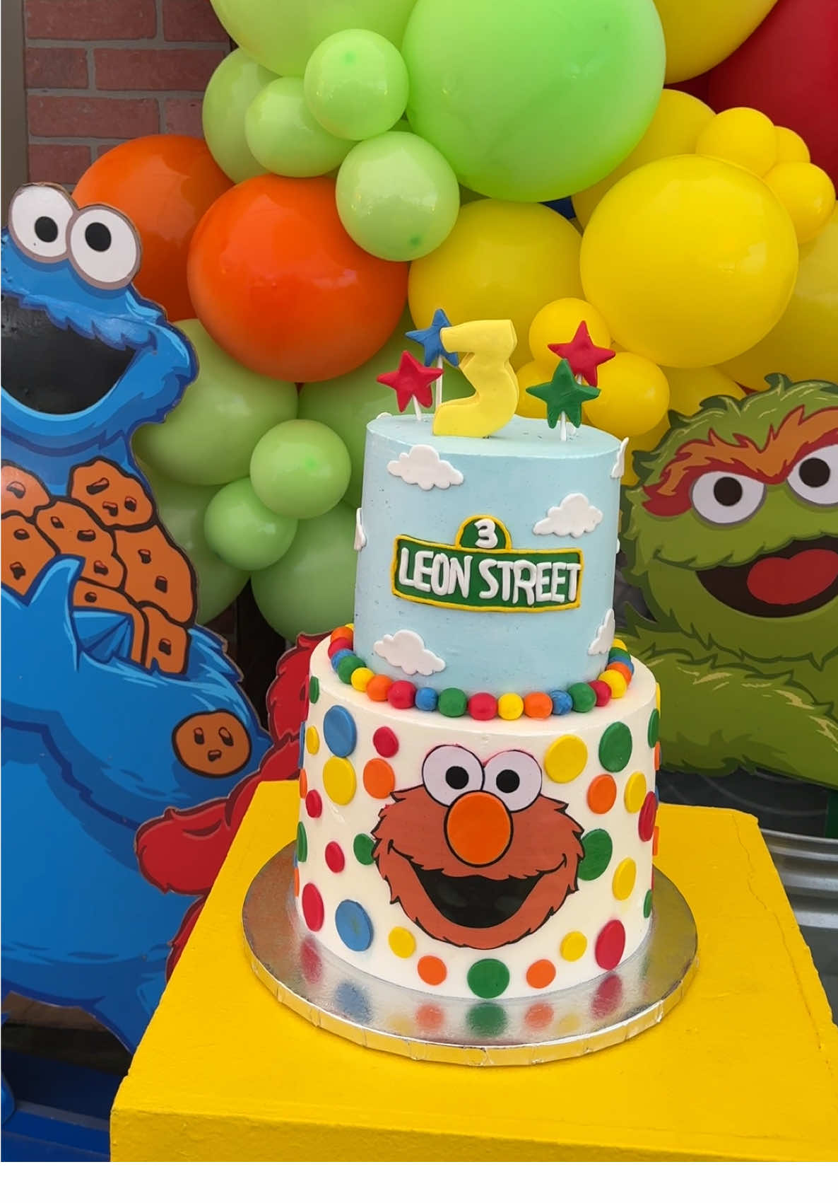 Beautiful Sesame Street cake 🎉🎊🎁