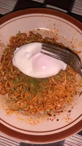 i looovveeee😋😋#fyppppppppppppppppppppppp #telursetengahmatang #miepedesmampus #enakbangetcoii #lewatberandafyp 