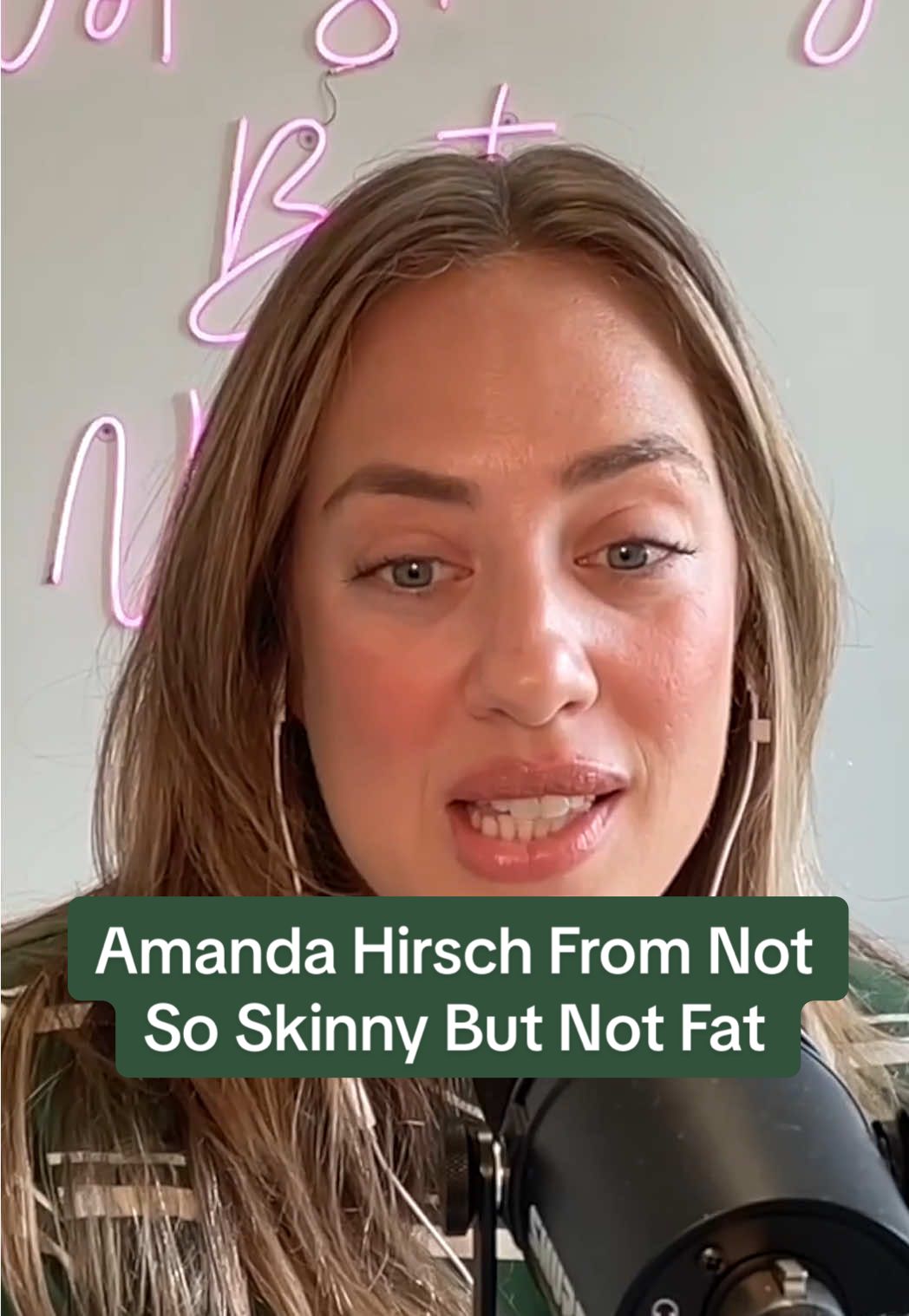 @Amanda Hirsch chats about everything from The Summer I Turned Pretty drama to the realities of podcasting, online criticism, motherhood, and everything in between. Listen and watch NOW! 💛🎙️ #thesqueezepodcast #MentalHealth #notskinnybutnotfat #anxiety 