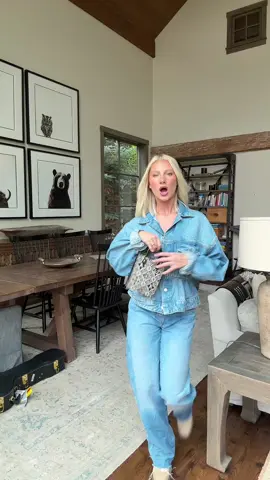 Wyoming fit with my borrowed @Vivrelle bag. code KEN50 for 50% off your first month of membership. #vivrellepartner 