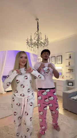 @Mohamad #hellokitty #pijamas #couple #room #boyfriend 