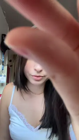 tienes una cosa en la cara, yo te lo quito☺️ #asmr #asmrteloquito #asmrcasero #ASMR 