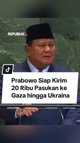 Presiden RI Prabowo Subianto berpidato dengan lantang di Sidang Majelis Umum PBB, Selasa 23 September 2025. Pada kesempatan itu, Prabowo kembali menegaskan komitmen Indonesia untuk menjaga perdamaian dunia. Prabowo menyampaikan, Indonesia adalah salah satu kontributor terbesar dalam Pasukan Penjaga Perdamaian PBB. Ia bahkan menyatakan siap mengirimkan 20 ribu atau lebih pasukan ke wilayah konflik yang membutuhkan perdamaian seperti Gaza. Pernyataan RI 1 ini kemudian mendapatkan tepuk tangan dari para peserta Sidang Umum PBB. Dia juga menyampaikan, Indonesia amat percaya dengan PBB dalam hal ikut menjaga perdamaian serta semangat kebersamaan. #CekRepublikaAja #Republika #PrabowoSubianto #SidangUmumPBB #PidatoPrabowo