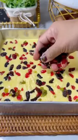 Dengan tambahan buah kering menjadikan lapis legit ini semakin istimewa #lapislegit #lapismoscovis #baking #resep #fyppppppppppppppppppppppp 