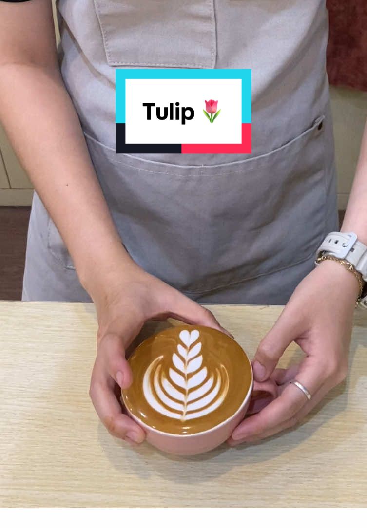 Ít ai biết quy tắc 1/2 điểm sữa thường được sử dụng cho Tulip -> tạo nên bố cục cân đối, đẹp mắt 🌷🌷🌷 @The Lovely Cup O’ Coffee  #thelovelycupocoffee #lattearttutorial #latteart #trendingtiktok #baristatraining  
