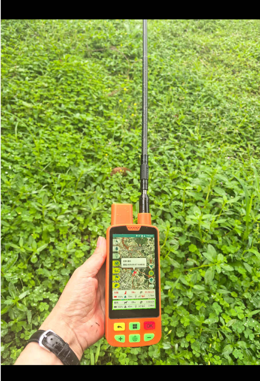 We offer high-definition maps, precise positioning, and a large touch screen. Don't compare our products with low-end, obsolete ones. Our hunting dog GPS collars not only have more features and better quality but also come at a lower price. If you're interested in collaborating, send me a private message. #eseek #garmin #Huntingdog #GPS 