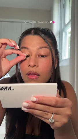 The lazy girl lash hack!!! Eyelashes that require no glue? 😳🤯 If you struggle with putting glue all over your fingers and never getting your eyelashes on before the glue dries, then this is for you!! The best beginner friendly lashes I ever used 🔥 Product:  @Lilly Lashes  -Self-Adhesive Full Band Lashes in “Dream Chaser” #trending #makeup #lillylashes #eyelashestutorial #makeuptutorial 