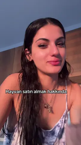 Doğada zaten bulunan canlıları kisişelleştirip, genetiğiyle oyniyip insanlara satma sistemi de bir garip geliyor acikcasi. kapitalizmin hayvanlara da sicramasi literally   