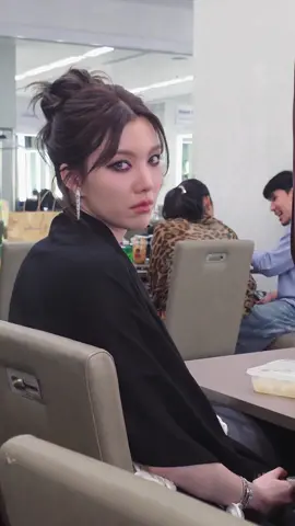 The child is very hungry.🫩#linglingkwong #ormkornnaphat #lingorm 