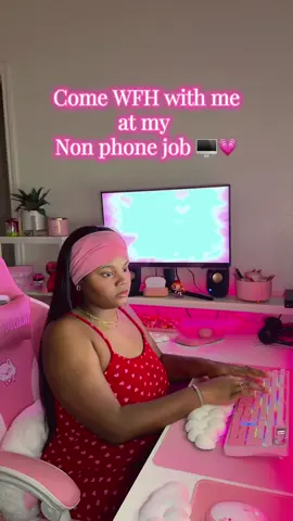 Happy Tuesday everyone! I hope everyone is having a good one and is able to finish out the day strong! 😊💗 #remotework #workfromhome #desksetup #wfhmom #dallastx 