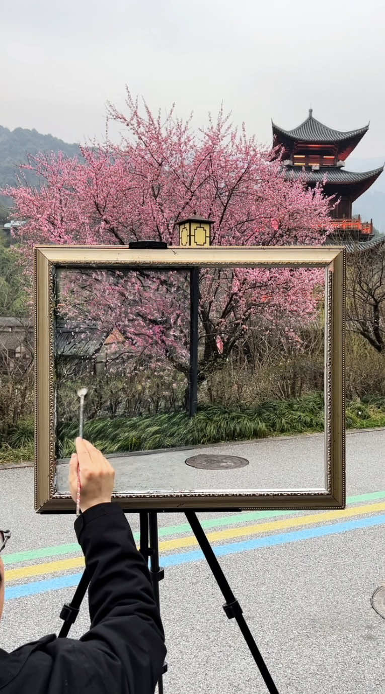 Meet @huangyaopainter, a master of camouflage art, renowned for his extraordinary skill in merging canvases and objects with their settings. Through precise detail, Huang creates illusions that seamlessly fuse his works into their surroundings, captivating every viewer. #art #painting #artist #epic