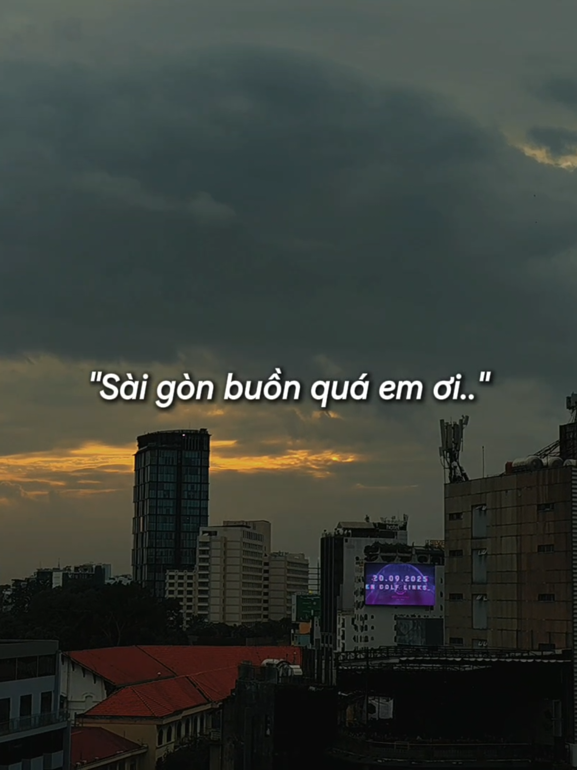Sài gòn buồnn quá em ơi.. 🎧📻 #chillandrelax #lyrics #viral #xh #CapCut 