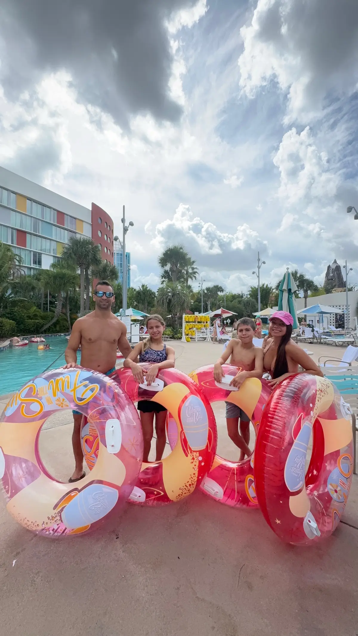 About to hit the lazy river 💦 Nothing better than family time! #CabanaBay #UniversalOrlando #FamilyTime 