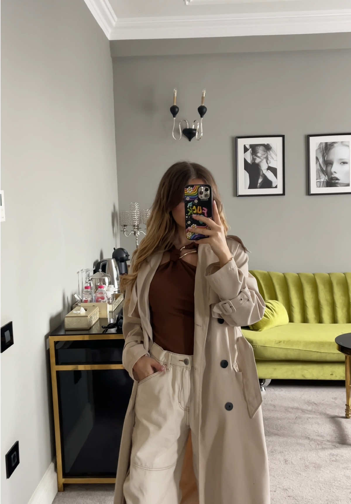 Din schițe 🤣 La 7 dimineața clar a picat dulapul pe mine, deci nu luați prea tare-n seamă acest outfit! 🥹 — #valentinalungu #oldbutgold #OOTD 