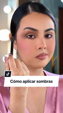 ✨ Esta es la guía paso a paso para aplicar sombras de ojos sin enredarte 🤓 Tú sabes que siempre me gusta explicarte fácil y didáctico 👩‍🏫❤️@staybeautifulpanama  #eyeshadow #trucosdebelleza #tipsdebelleza #tutorialmakeup 
