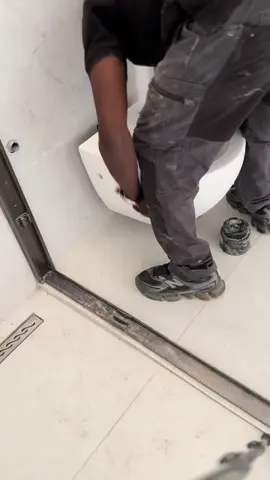 Installation Wc suspendu #wcsuspendu #senegalaise_tik_tok🇸🇳pourtoichallenge #fyp #bathroom #camberene1 