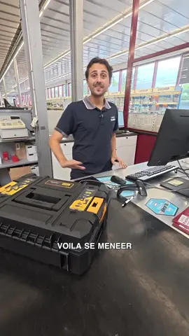Nog nooit gezien?👀⚡️ Dit is de Sola GO! Smart! 📏  Een digitale waterpas die in je broekzak past!👌 🔹 Compact, licht en magnetisch 🧲 🔹 Horizontaal/ Verticaal/ Helling meten 🔹 Uitlezing in °, %, mm/m of in/ft 🔹 Verbind met je smartphone  #Proclima #Tools #Sola #SmartTools #Antwerp