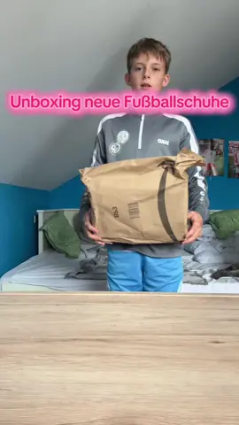 Frisch aus der Box 🔥⚽ Die neuen Puma sind endlich da ready für die nächste Saison! Was sagt ihr zum Design? 👀  	#PumaFootball #Unboxing #NewBoots #viral #foryoupag 