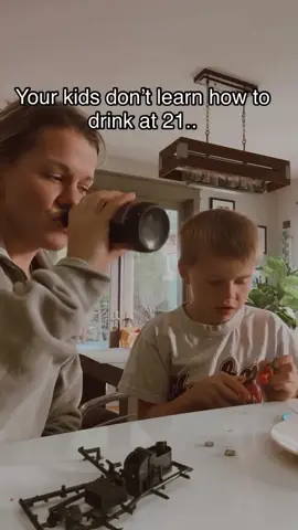 Your kids aren’t just watching you. They are rehearsing for their future. 🍷 They see you unwind with a glass of wine → They connect alcohol with relaxation. 🍻 They watch you celebrate with beer → They link alcohol with fun. 🥂 They hear “Cheers!” and clink their juice boxes → They make drinking look playful. 💡 Psychology calls this “modeling”—kids absorb behaviors and repeat them automatically. The next time they’re at a party and someone hands them a drink… they won’t even think twice. 𝐁𝐞𝐜𝐚𝐮𝐬𝐞 𝐭𝐡𝐞𝐲’𝐯𝐞 𝐚𝐥𝐫𝐞𝐚𝐝𝐲 𝐩𝐫𝐚𝐜𝐭𝐢𝐜𝐞𝐝 𝐢𝐭 𝐚𝐭 𝐡𝐨𝐦𝐞. We can’t tell our kids not to drink while showing them that we can’t celebrate without alcohol. Drop CHAINBREAKER if you’re done with the double standard. ⬇️ and want a sober newsletter to your inbox. Drop MAGIC for gutbrain axis drink that lowers stress by over 50%, and boosts mood by over 211% or money back. (Jon and I both drink this). Link in my bio #alcoholfreeparenting #sobercoach #momof4kids #seattlemom #kidsmentalhealthmatters #holisticparenting