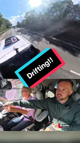 Lane drifting whilst looking for a gap to change lanes is so common! Make sure to keep looking forward!  #drivinglessons #drivinginstructor #drivingschool #newdriver #drivingschool 