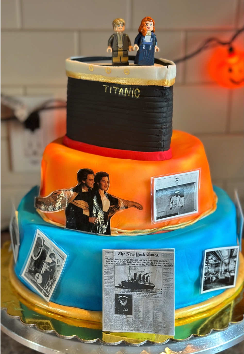 “I’ll never let go jack”  *proceeds to let go* Fondant cakes are not my thing but I’ll keep trying 😆 #theknightofpastries #baking #caketok #SmallBusiness #washington #pnw #supportsmallbusiness #titanic 