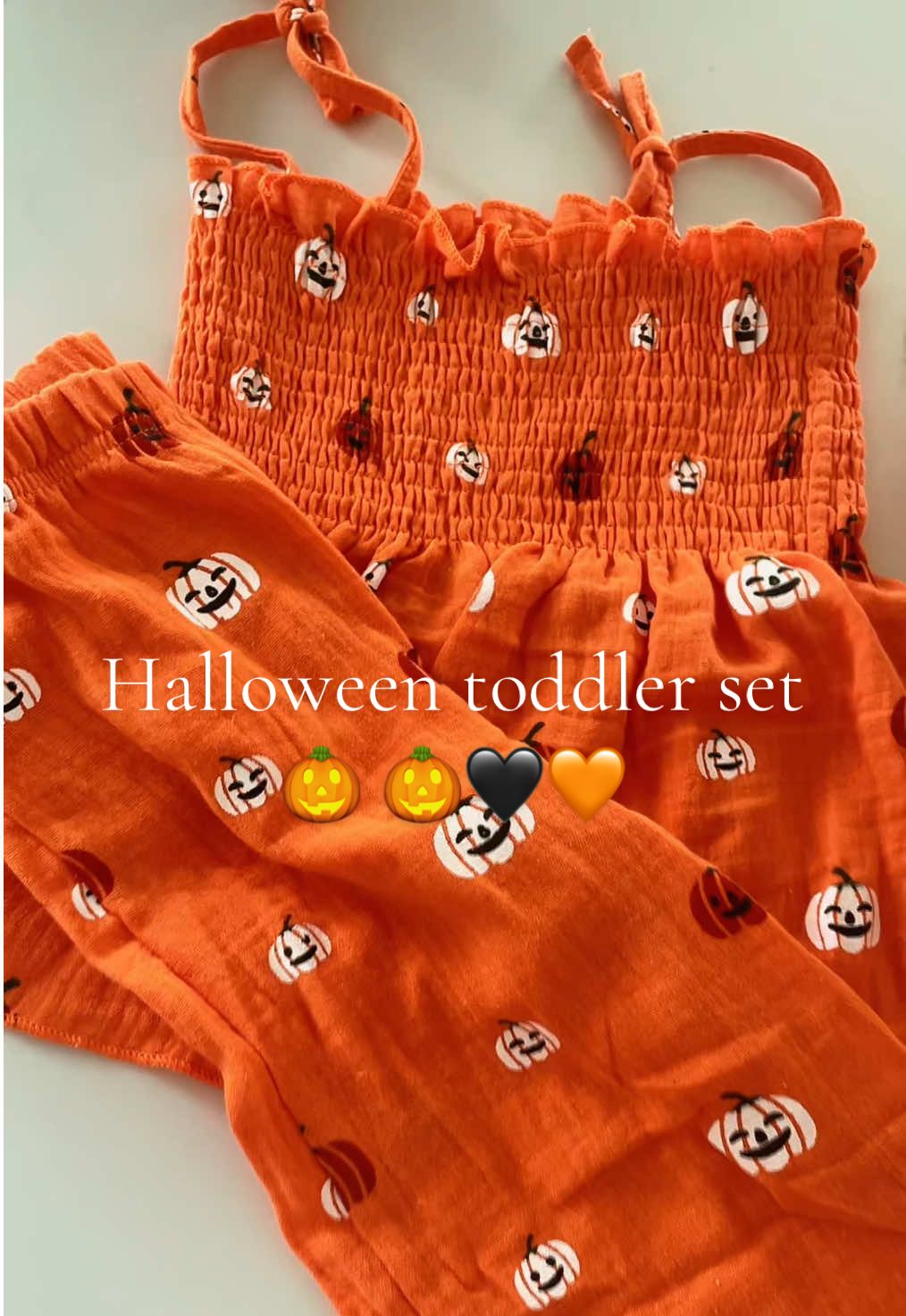 #halloween #pumpkins #halloweenfit #toddler #girlmama 