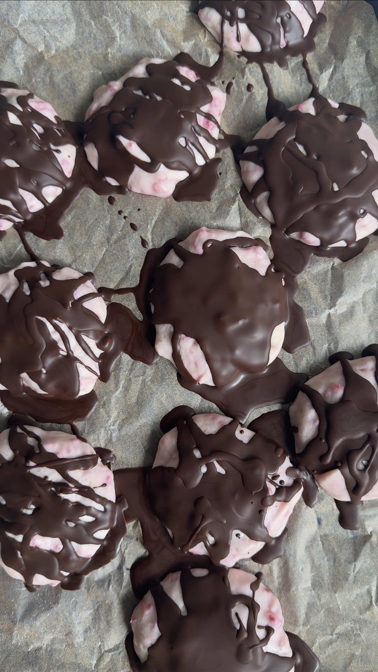 The best time of day, eating my sweet treat and playing @Hay Day ! Download Hay Day so we can play and destress together! #haydaypartner #healthyrecipes #sweettreat 