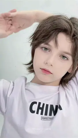 Does anyone know him? #babyamerica #modelkid 