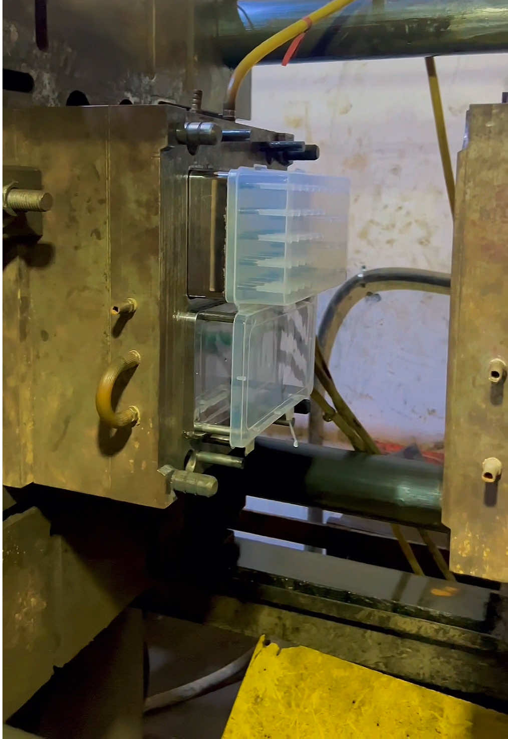 #injectionmolding #injectionmoldingmachines #professionals #injectionmoulds #injectionmouldingmachinefactory 