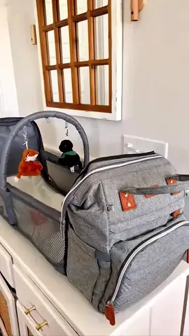 Mochila Bolsa Maternidade Térmica Impermeável Vira Berço❣️ Eu sendo mãe amo uma praticidade e conforto para minha bebê, e olha essa mochila maravilhosa! Está na promoção mamães, corre !!!  COMENTE EU QUERO, que te envio o link ! #promocaoimperdivel #bolsamaternidade #mochilamaternidade 