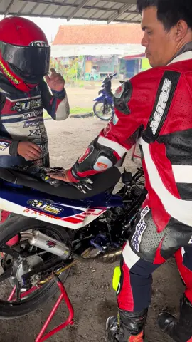 Ambon manise punya.     #2taklovers #twostroke #ubnonbuildup #satriaru120 #2takloversindonesia 