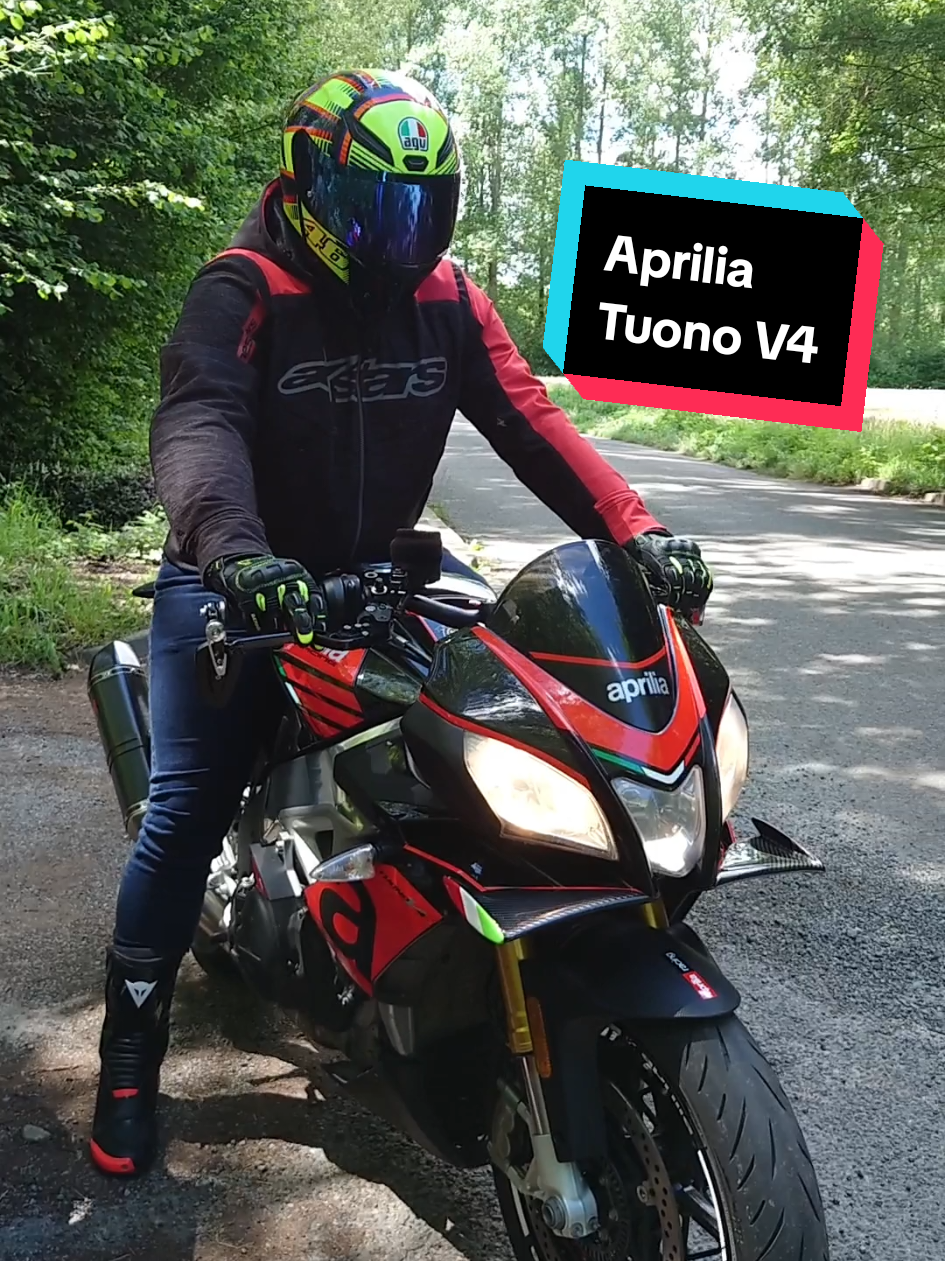 Ce doux son ❤️😍 #tuonov4 #aprilia #moto #motarde #motard 