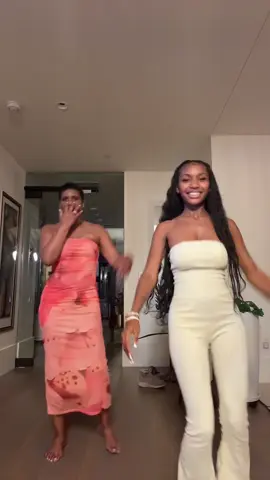 my aunt wanted to do a tiktok dance with me😂😂 #fypシ #family 