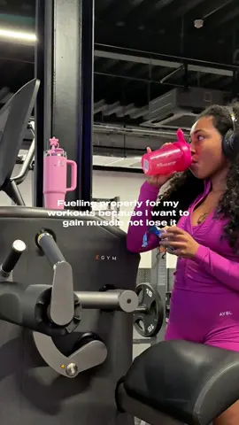We work way to hard for a good workout to go to waste! 🥺 You could be doing everything right but if you’re not fuelling your workouts your body could start breaking down muscle for energy. We work WAY too hard for that!!!!!  So please pleaseee eat something before your workouts girl 🫶🏽 My go to is a squares bar, some water and of course an oxyshred for that extra clean energy !! You can use my code “YEK” to save money on @ehplabs 💗 My fit is @AYBL adapt | code “YEK” saves you money too 🥰 Do you eat before your workouts?  #preworkout #gymgirl #fitnessmotivation  