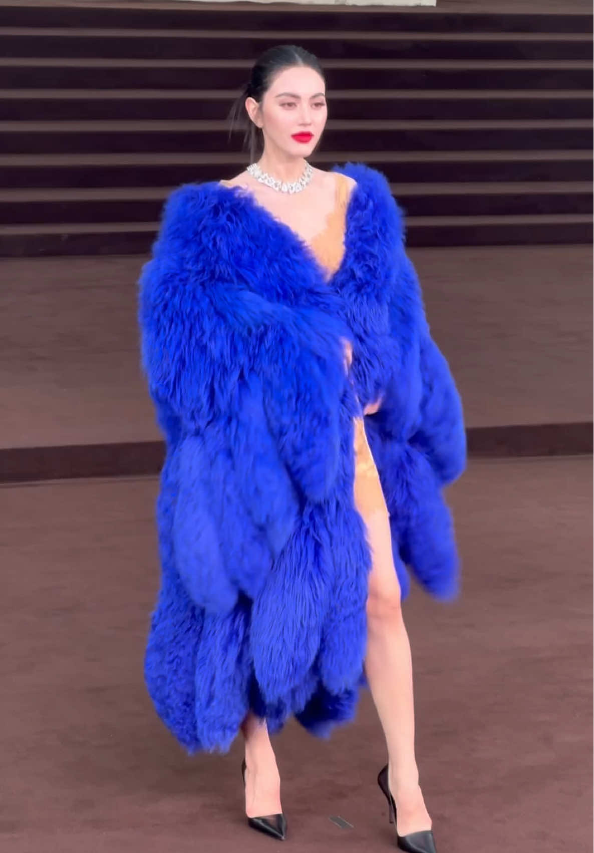 #gucci by #demna alla #mfw. Il neo direttore creativo ha presentato la sua prima collezione per il brand, la primavera estate 2026, senza show.