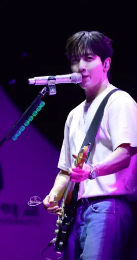 250923 Anyang University Festival #CNBLUE #JUNGYONGHWA #정용화  cr on vid 