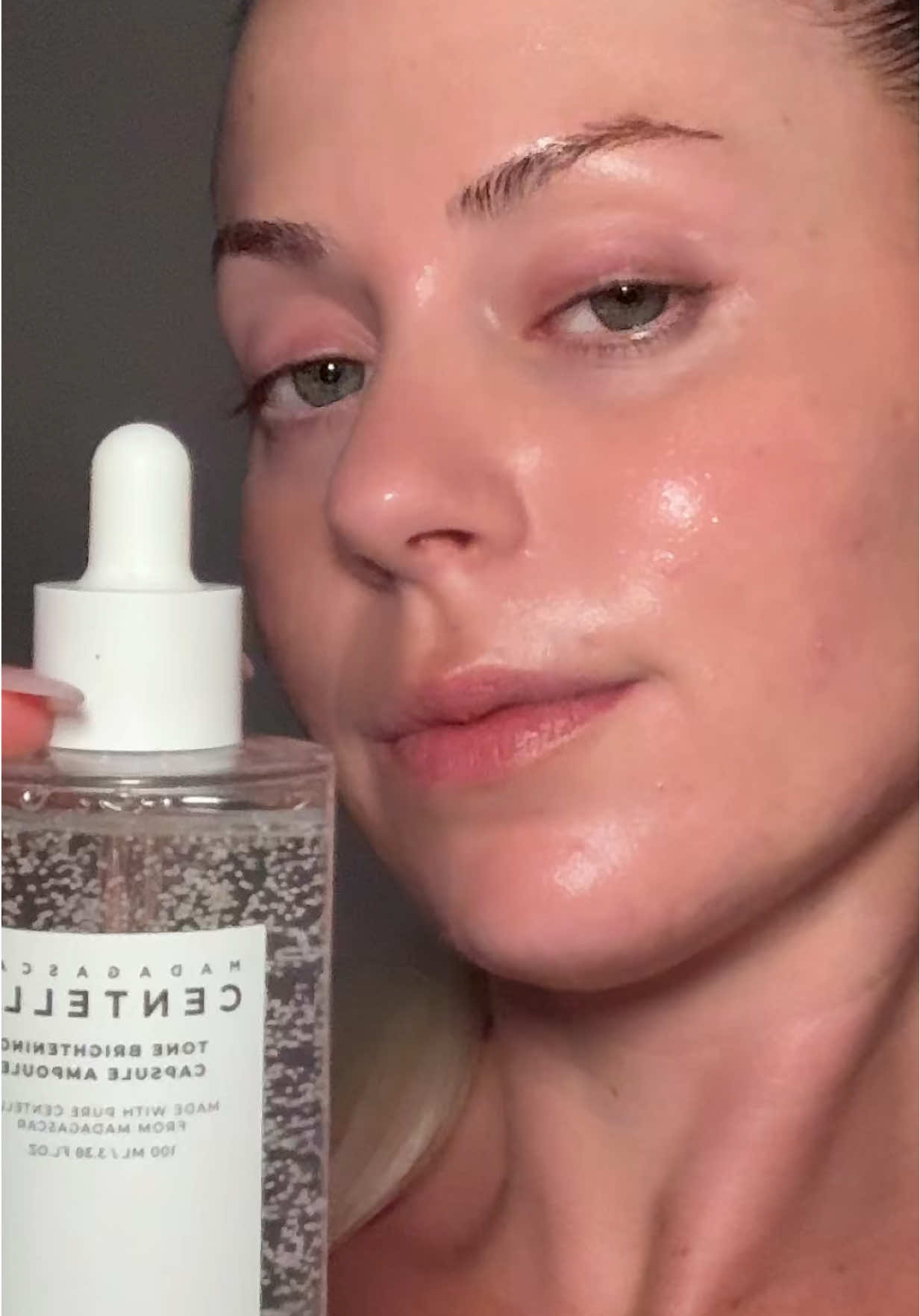 Si tienes piel grasa o mixta, este toner es un game changer 💕 @SKIN1004 US #centella #skincare #skin1004 #koreanskincare #skincareroutine #poreminimizer Publi*