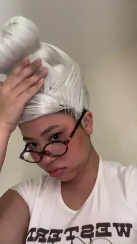 Vou ter que pintar meu cabelo com spray branco 🥲