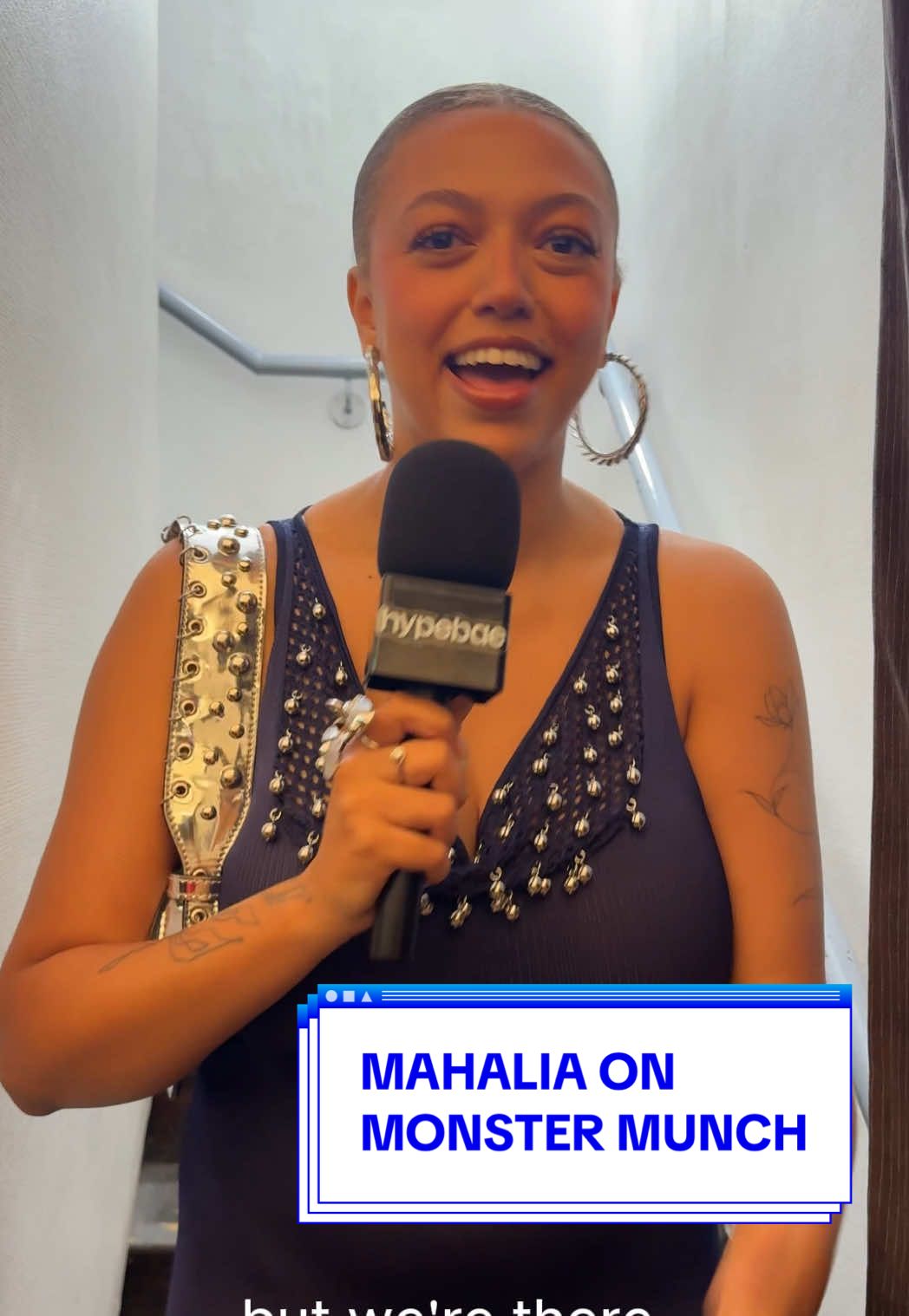 It may not go with the aura, but a girl’s got to eat! Video: Hypebae #hypebae #inthestu #mahalia #MonsterMunch 