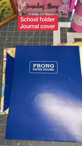 Making a junk journal cover using a recycled school folder.#junkjournal #journaling_moore #journal #journaling #journalwithme 
