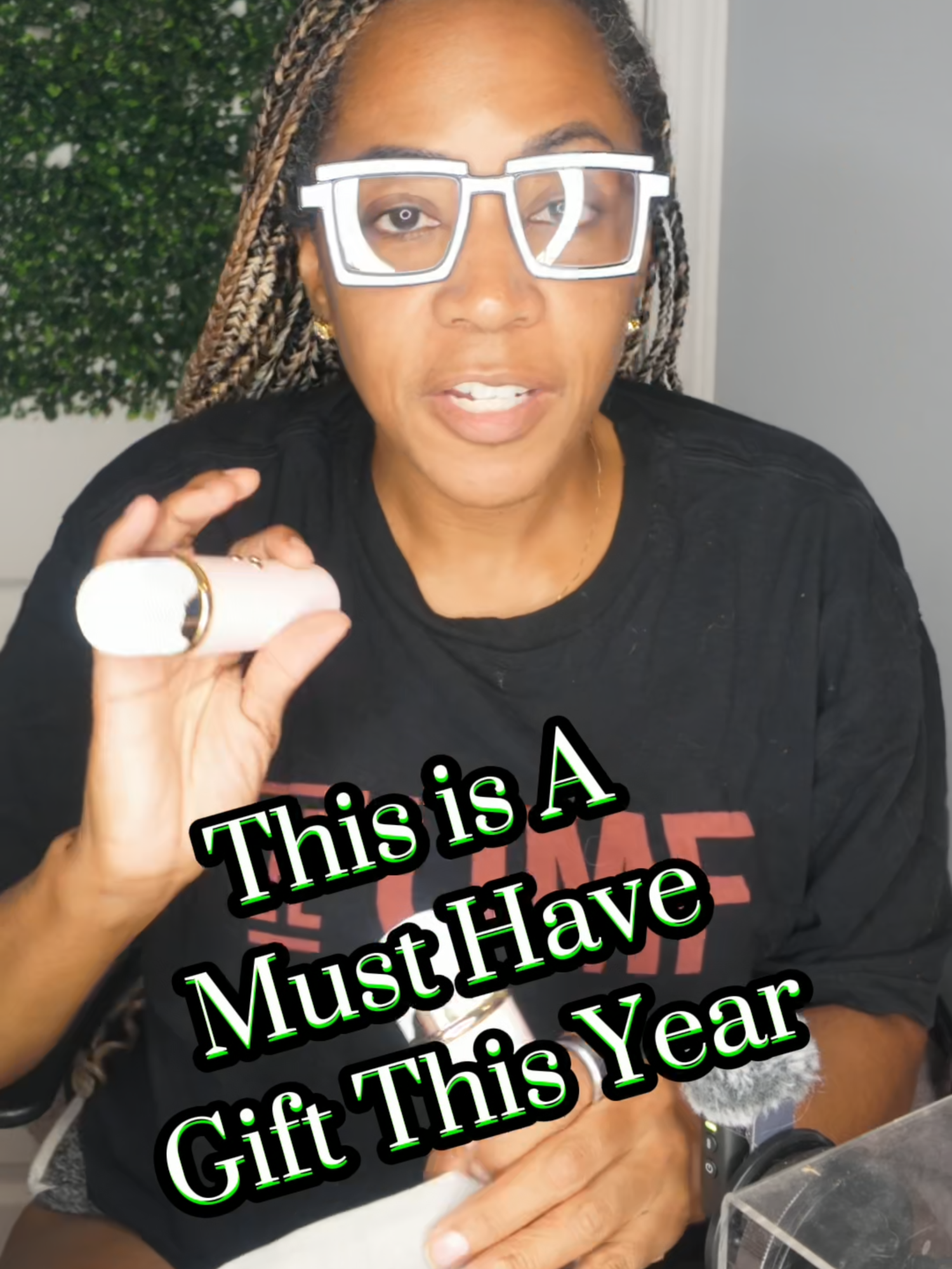 Put these on your #holidayshopping gift list! #techtok #kidsgifts  #karaoke #karaoketiktok #gifts #holidayshopping #giftgiving #karaokemachine #minikaraoke